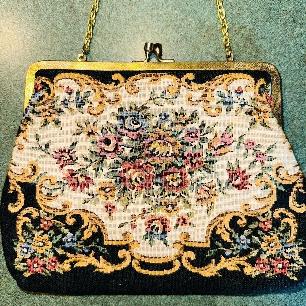 Vintage Walbaeg Hong Kong Tapestry Small Clasp Purse/Clutch